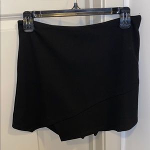 Asymmetrical skort